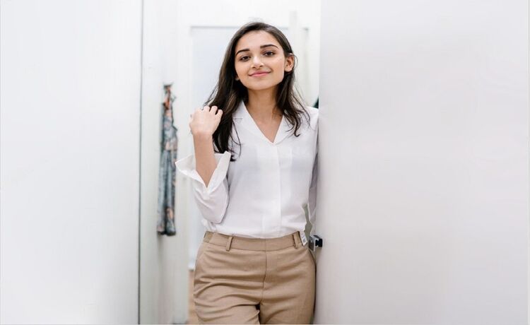 What shoes to wear with khaki pants female 2023 Tips