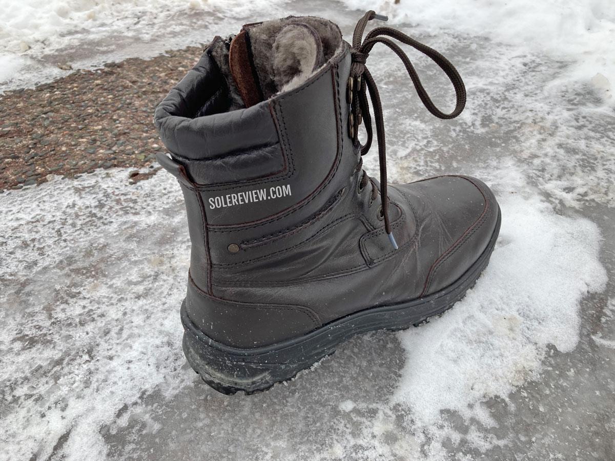 What Shoes Are Good For Walking On Ice